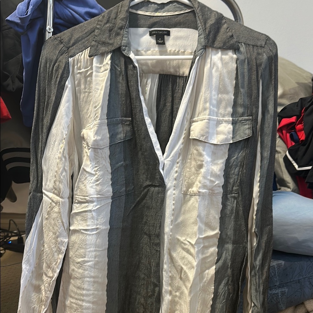 Ann Taylor Gray and White Casual Button Down Shirt
